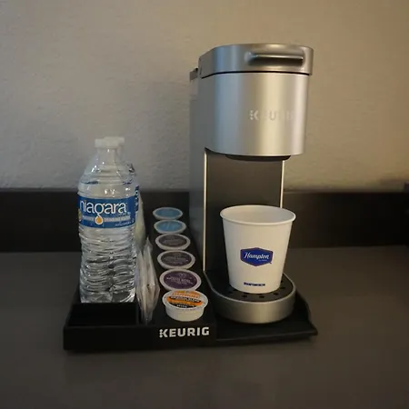 Hampton Inn Tropicana-2